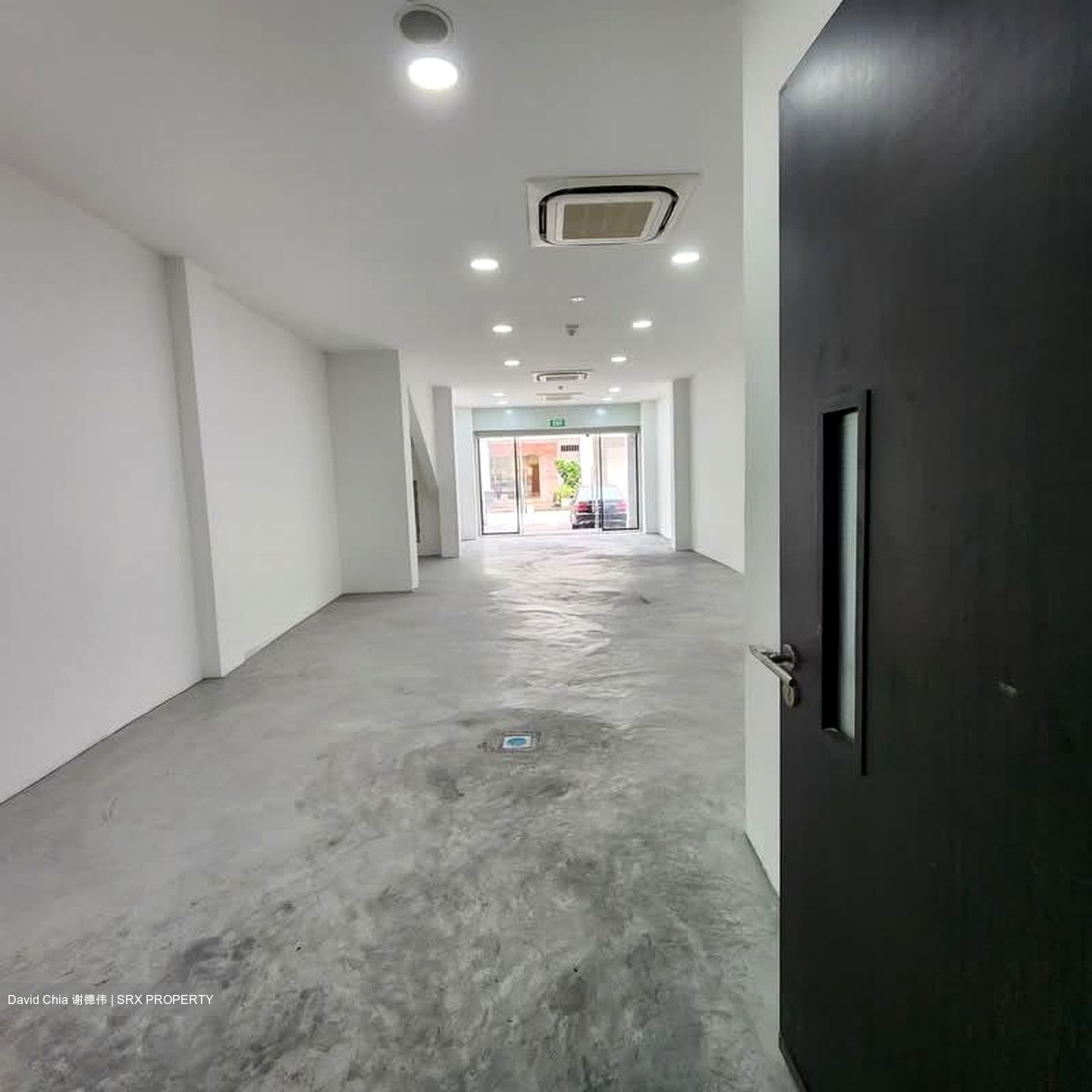 Hamilton Road (D8), Retail #572598811